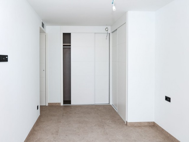 Apartamento con 3 Dormitorios  en Selwo