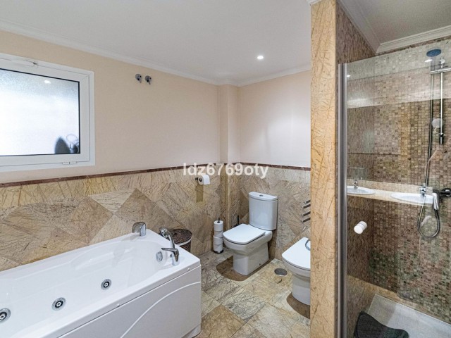 2 Bedrooms Apartment in Benalmadena