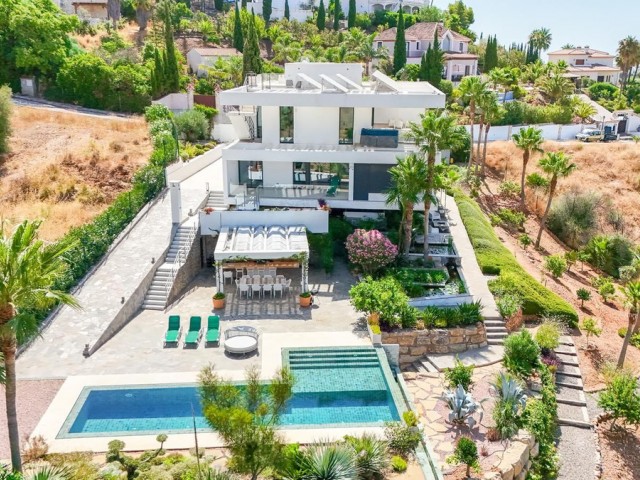 4 Bedrooms Villa in Mijas