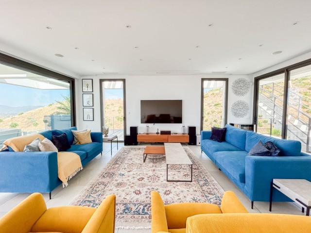 4 Bedrooms Villa in Mijas