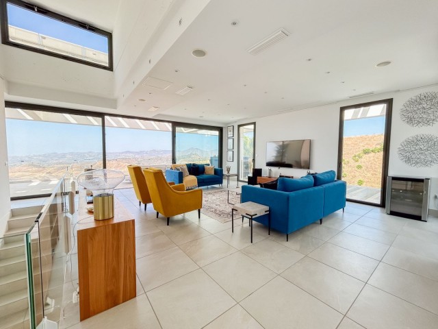 4 Bedrooms Villa in Mijas