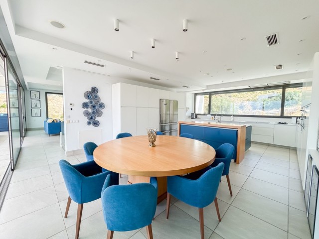 4 Bedrooms Villa in Mijas