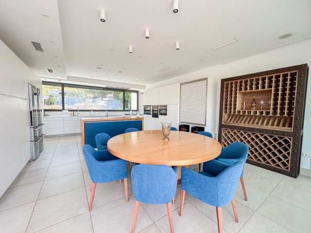 4 Bedrooms Villa in Mijas
