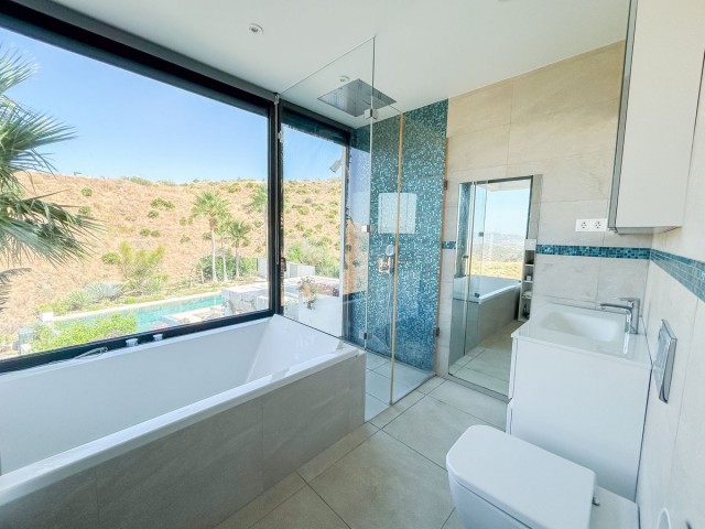 4 Bedrooms Villa in Mijas