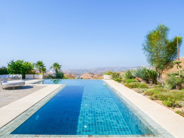 4 Bedrooms Villa in Mijas