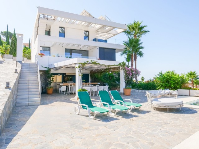 4 Bedrooms Villa in Mijas
