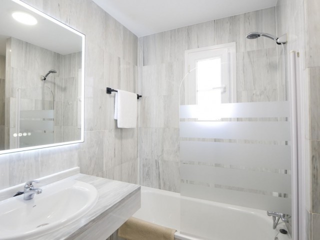 Apartment, Cabopino, R5120836