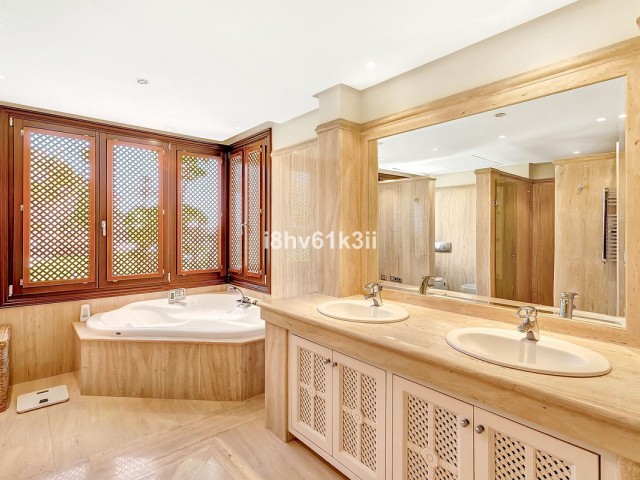 3 Bedrooms Apartment in Los Monteros