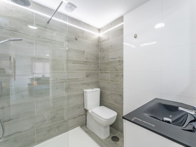 Apartamento con 7 Dormitorios  en Benalmadena Costa