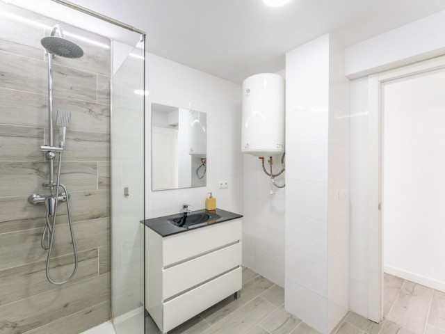 Apartamento con 7 Dormitorios  en Benalmadena Costa