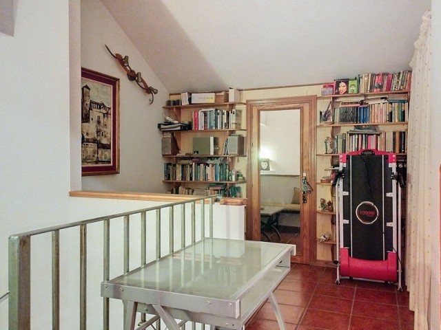 Villa con 5 Dormitorios  en Sierrezuela