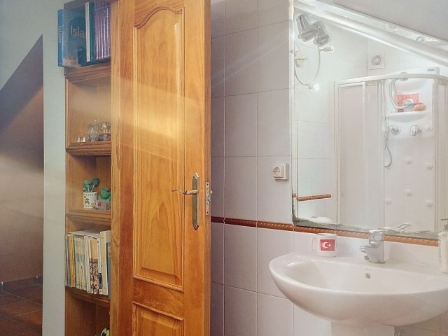 Villa con 5 Dormitorios  en Sierrezuela