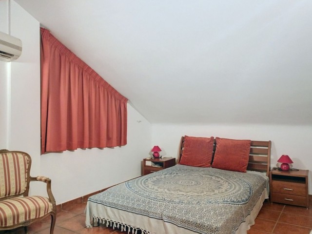 Villa con 5 Dormitorios  en Sierrezuela