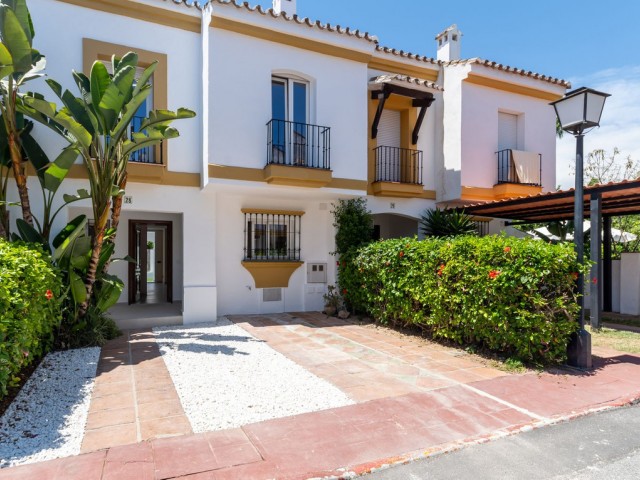 4 Slaapkamer Rijtjeshuis in Estepona
