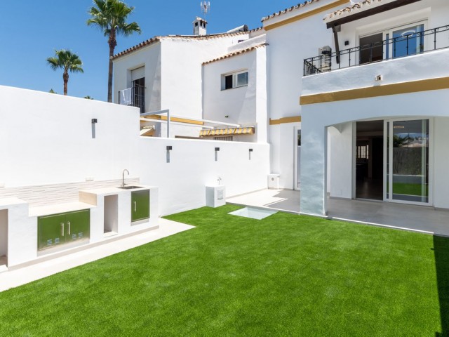 4 Slaapkamer Rijtjeshuis in Estepona