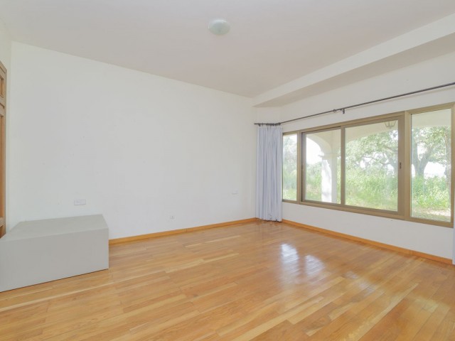 6 Makuuhuoneen Huvila San Roque Club