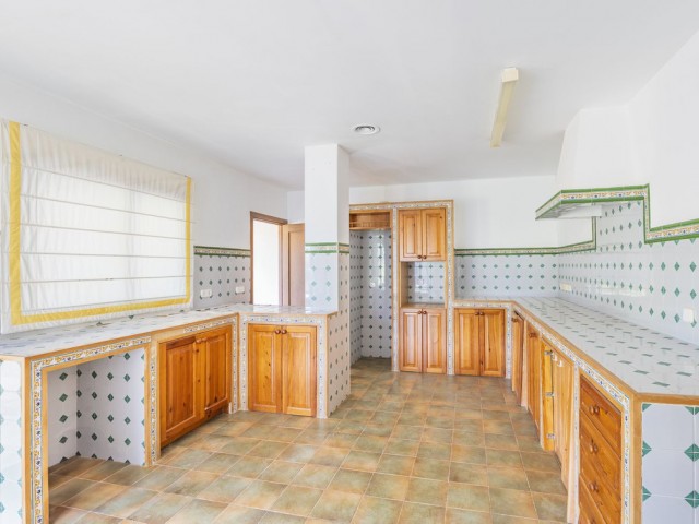 6 Makuuhuoneen Huvila San Roque Club