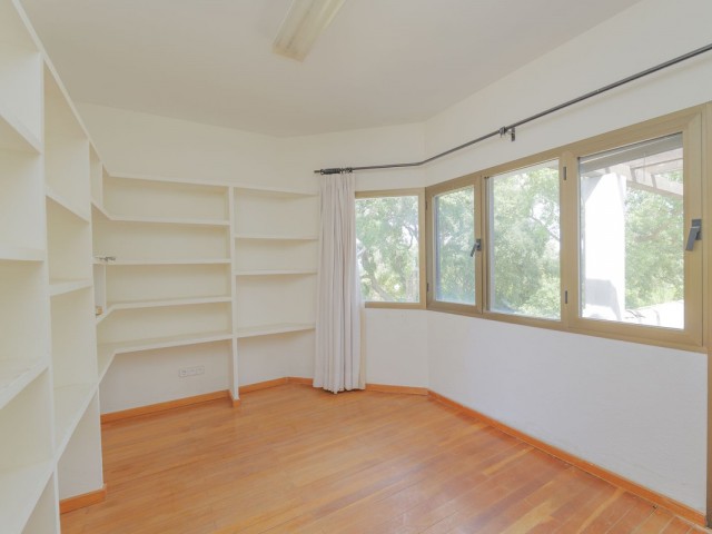 6 Makuuhuoneen Huvila San Roque Club