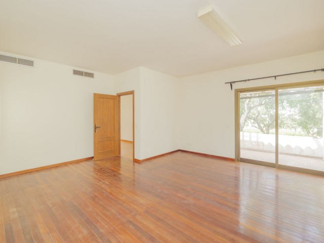 6 Makuuhuoneen Huvila San Roque Club