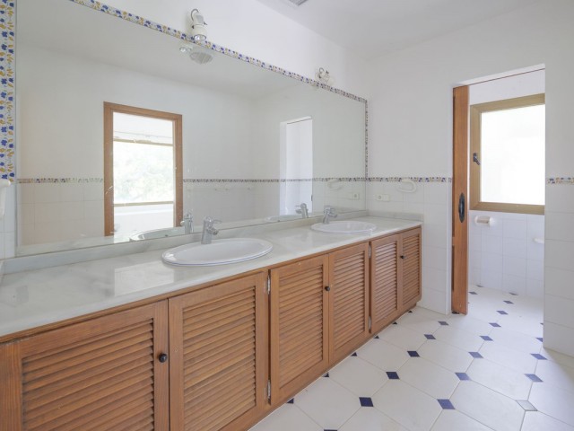 6 Makuuhuoneen Huvila San Roque Club