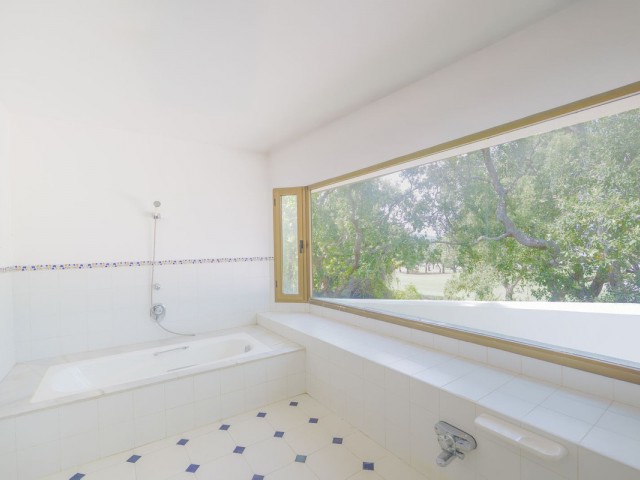 6 Makuuhuoneen Huvila San Roque Club