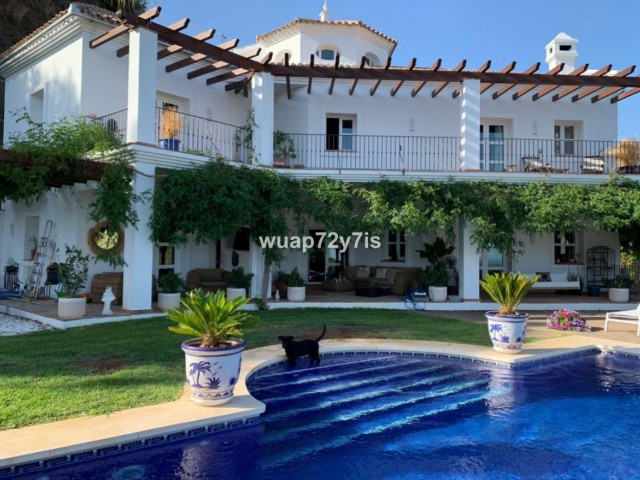 5 Soveroms Villa i Benahavís