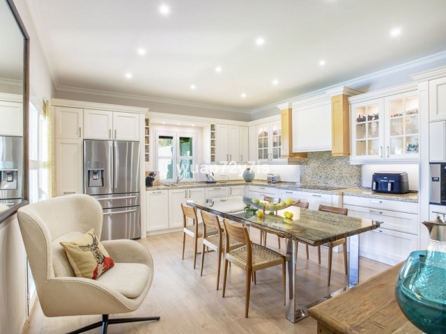 5 Soveroms Villa i Benahavís