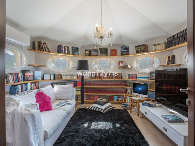 5 Soveroms Villa i Benahavís