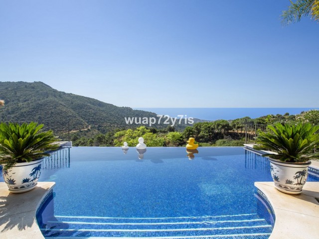 5 Soveroms Villa i Benahavís