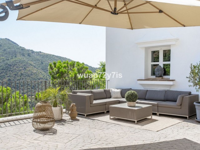 5 Soveroms Villa i Benahavís