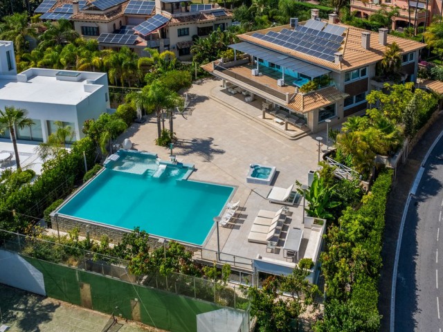 8 Makuuhuoneen Huvila Bahía de Marbella