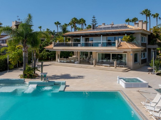 8 Makuuhuoneen Huvila Bahía de Marbella