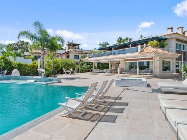 8 Makuuhuoneen Huvila Bahía de Marbella