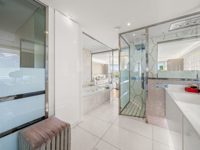 8 Makuuhuoneen Huvila Bahía de Marbella