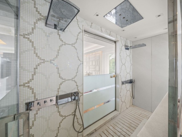 8 Makuuhuoneen Huvila Bahía de Marbella