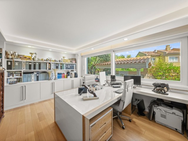 8 Makuuhuoneen Huvila Bahía de Marbella