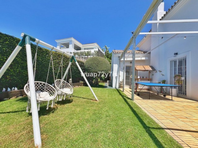 Villa con 4 Dormitorios  en Istán