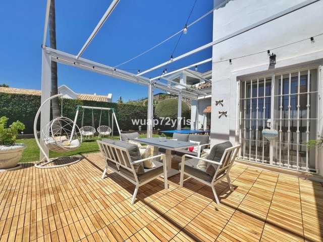 Villa con 4 Dormitorios  en Istán