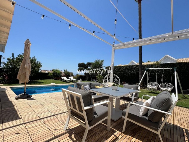Villa con 4 Dormitorios  en Istán