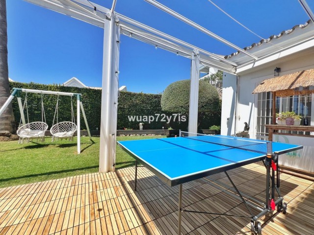 Villa con 4 Dormitorios  en Istán