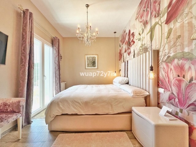 Villa con 4 Dormitorios  en Istán