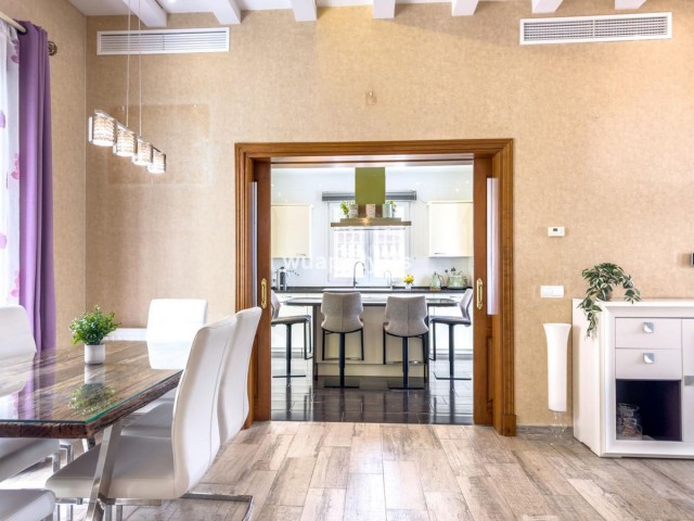 Villa avec 4 Chambres  à Istán