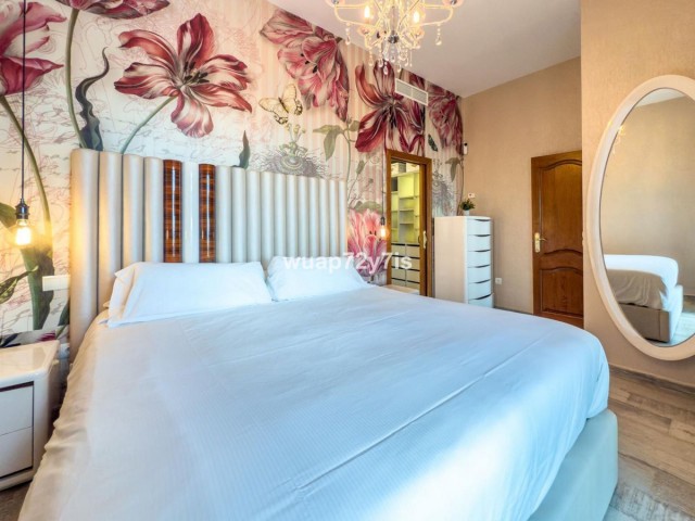 Villa avec 4 Chambres  à Istán