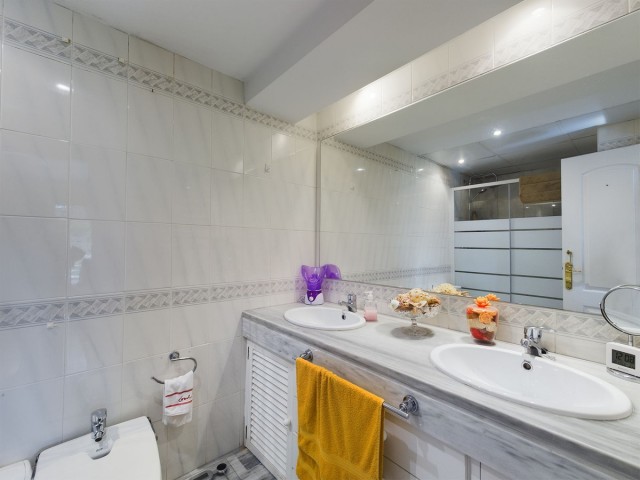 Appartement avec 3 Chambres  à Elviria