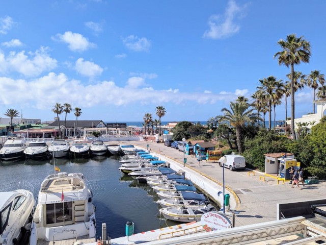 Apartamento con 2 Dormitorios  en Puerto de Cabopino