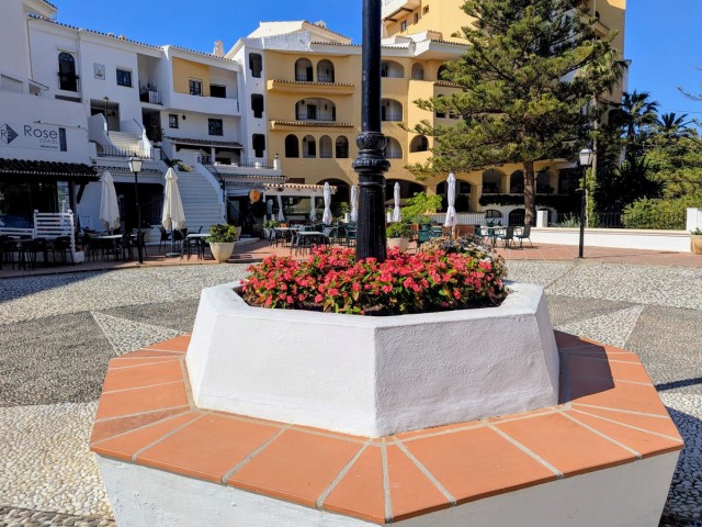 Apartamento con 2 Dormitorios  en Puerto de Cabopino