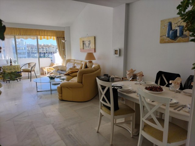 Apartamento con 2 Dormitorios  en Benalmadena Costa