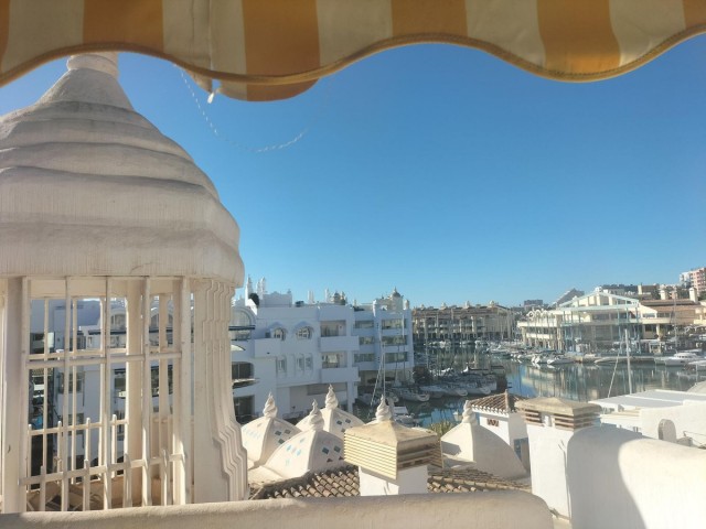 Apartamento con 2 Dormitorios  en Benalmadena Costa