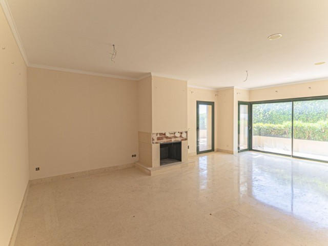 Apartment, Benahavis, R5120977