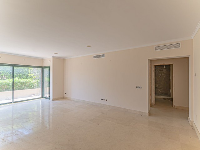 2 Bedrooms Apartment in Benahavís